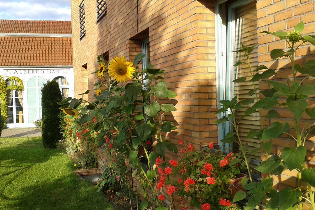 Albergo Hotel Schoenefeld Exterior photo