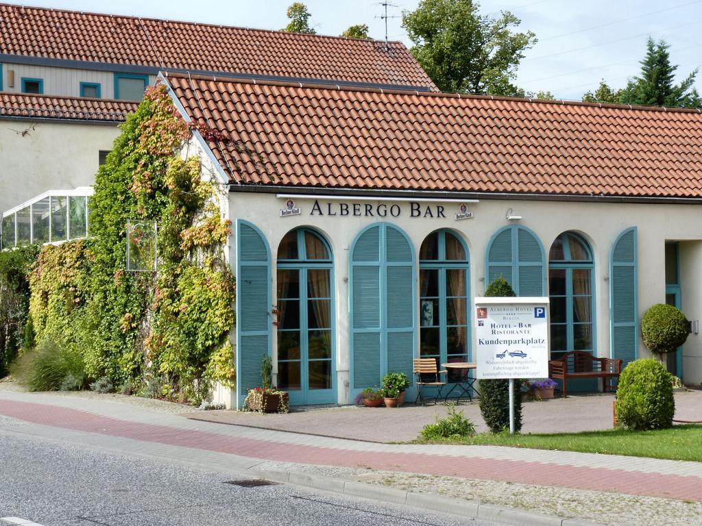 Albergo Hotel Schoenefeld Exterior photo